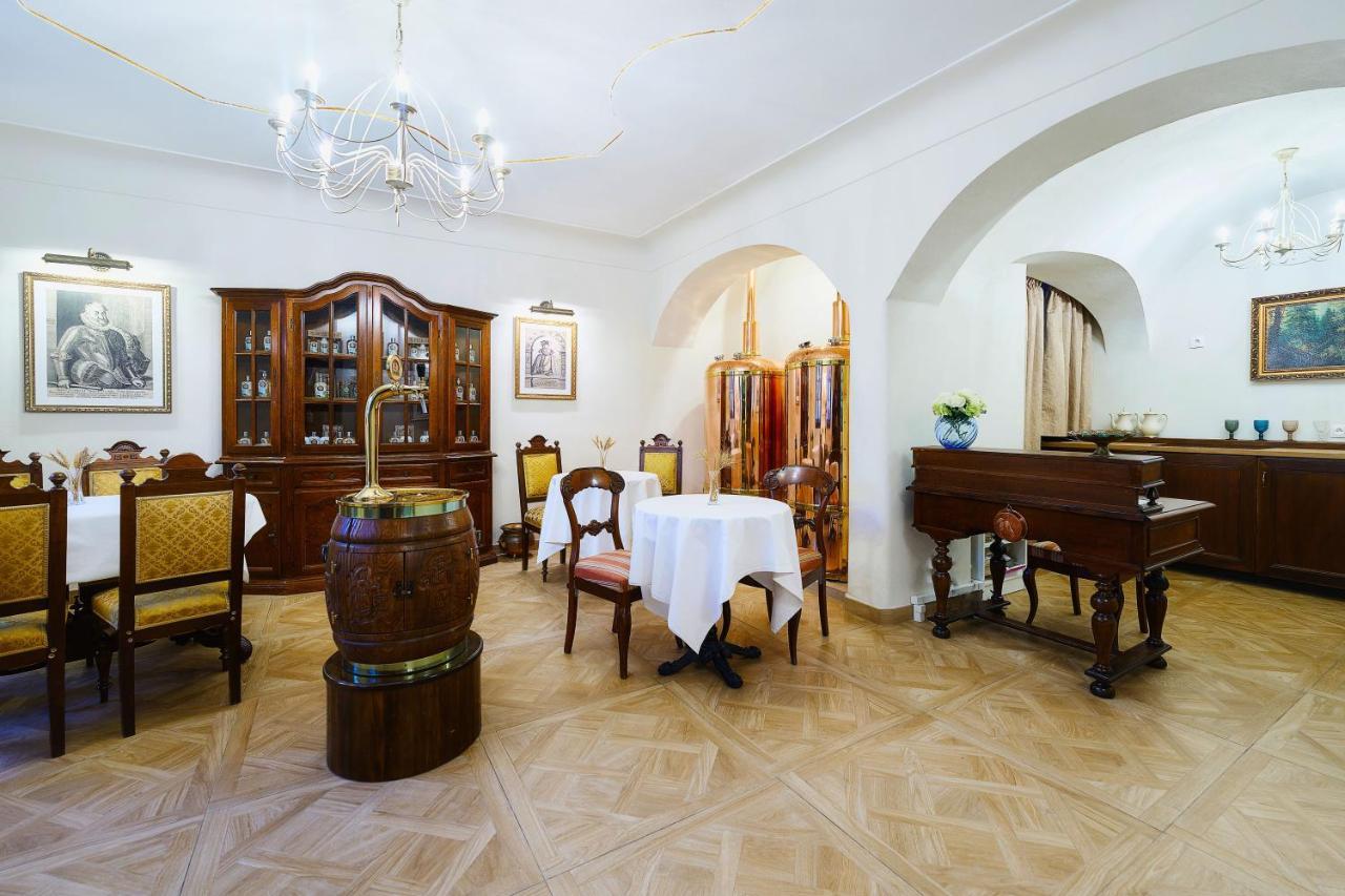 Nocľah s raňajkami Beerland Chateaux - U Zlate Hrusky / At Golden Pear
